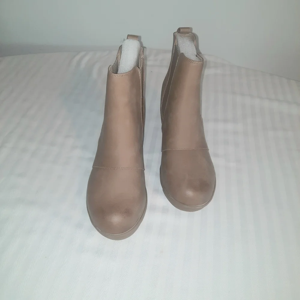 Women's Tan Ankle Boots Size 8.5